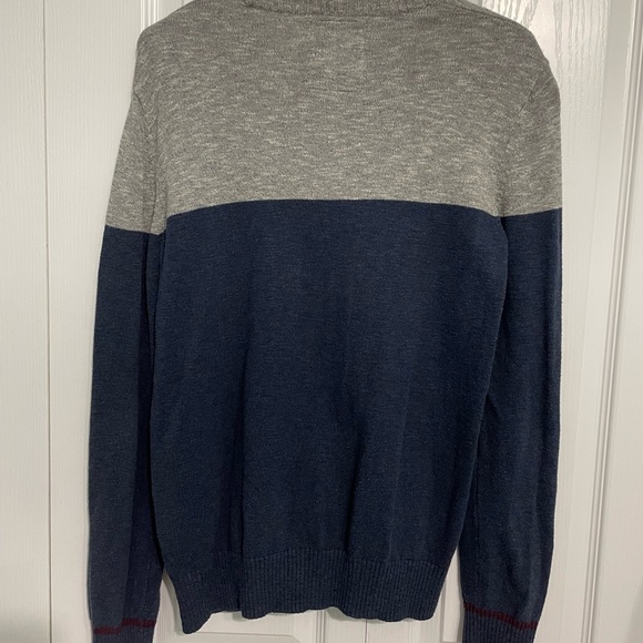 Like new American Eagle outfitters Men”s gray and blue sweater, size small - Picture 3 of 5